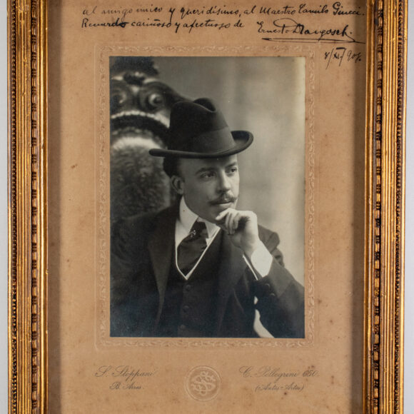 Photographic portrait of Ernesto Drangosch, with handwritten dedication to Camilo Giucci (father)