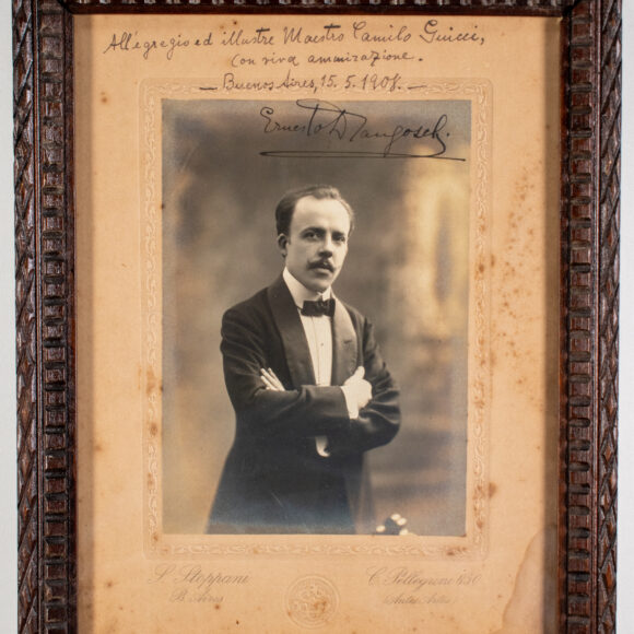 Photographic portrait of Ernesto Drangosch, with handwritten dedication to Camilo Giucci (father)